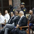 Hugo Beras y Jochi Gómez en una de las audicencias del caso que se les sigue por supuesta corrupción en el Intrat, con la red semafórica de Santo Domingo.