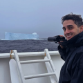 El creador de contenido turco Ruhi Çenet se aisló voluntariamente en el MV Hondius mientras denunciaba la falta de medidas sanitarias.