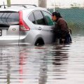Carro inundado (Infobae)