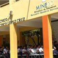 Senador Carlos Gómez entrega aporte a estudiantes del Politécnico Profesor Andrés Francisco López Cruz para lanzamiento de su promoción