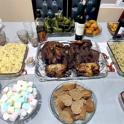 Cena tradicional de Nochebuena en República Dominicana.