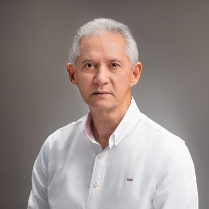 Ng Cortiñas calificó el desempeño económico de 2025 como bajo y débil, al crecer apenas 2.1%, muy por debajo del promedio histórico cercano al 5.5% y del potencial estimado en torno al 5%.