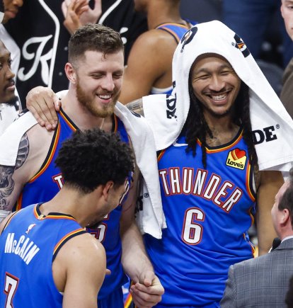 Los Thunder, una apisonadora, dejan a los Lakers al borde del abismo