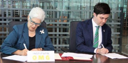 Foto 2 - Firma el conveniio%2c Belkis Guerrero Villalona y Maxwell Irving.,Foto 2 - Firma el conveniio%2c Belkis Guerrero Villalona y Maxwell Irving.