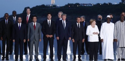 Bayonne (France), 25/08/2019.- (front L-R) President of Rwanda Paul Kagame, Egyptian President Abdel Fattah al-Sisi, Japanese P