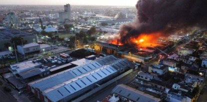 Videos sobre el fuego que afecta colchonería en ensanche La Fe,Videos sobre el fuego que afecta colchonería en ensanche La Fe