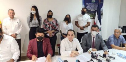 Dueños de bares y discotecas de Santiago ponen establecimientos al servicio de Salud Pública para vacunación,Dueños de bares y discotecas de Santiago ponen establecimientos al servicio de Salud Pública para vacunación