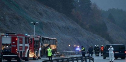 Mueren calcinados 12 niños y 34 adultos al incendiarse un autobús en Bulgaria,Mueren calcinados 12 niños y 34 adultos al incendiarse un autobús en Bulgaria