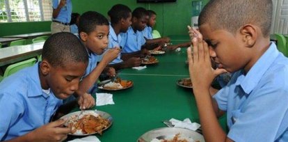 Estudiantes disfrutan almuerzo escolar (foto archivo).,Estudiantes disfrutan almuerzo escolar (foto archivo).