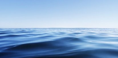 Océano y cielo azules.,Océano y cielo azules.