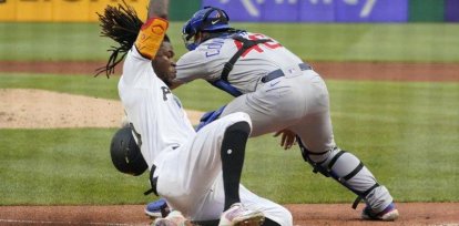 Oneil Cruz , de los Piratas, evade al receptor Wilson Contreras, de los Cubs, para anotar por sacrificio de elevado de Hoy ParK.,Oneil Cruz , de los Piratas, evade al receptor Wilson Contreras, de los Cubs, para anotar por sacrificio de elevado de Hoy ParK.