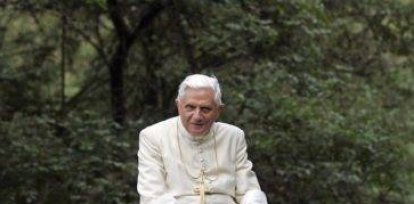 Benedicto XVI sigue estable y ha pasado la noche asistido por los médicos,Benedicto XVI sigue estable y ha pasado la noche asistido por los médicos