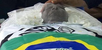 Pelé: Féretro llega al cementerio para su entierro￼￼,Pelé: Féretro llega al cementerio para su entierro￼￼
