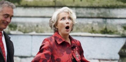 La actriz Emma Thompson y su esposo, Greg Wise, a su llegada a la ceremonia de coronación,La actriz Emma Thompson y su esposo, Greg Wise, a su llegada a la ceremonia de coronación