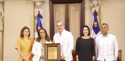 Presidente Abinader entrega Premio Excelencia Magisterial 2023 a cinco ...