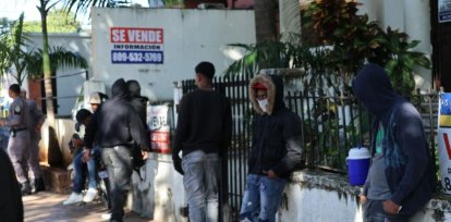 Fotos | Grupo bloquea puertas del Colegio de Abogados,Fotos | Grupo bloquea puertas del Colegio de Abogados