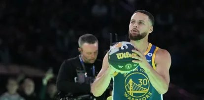 Stephen Curry vence a Sabrina Ionescu en la histórica competencia de triples,Stephen Curry vence a Sabrina Ionescu en la histórica competencia de triples