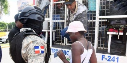 Vehículo repleto de inmigrantes haitianos en una provincia dominicana. Archivo,Vehículo repleto de inmigrantes haitianos en una provincia dominicana. Archivo