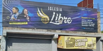 Parte frontal de la Iglesia Libre donde aparece el pastor Johan Castillo, acusado de agredir sexualmente a menores en sótano de congregación evangélica. ,Parte frontal de la Iglesia Libre donde aparece el pastor Johan Castillo, acusado de agredir sexualmente a menores en sótano de congregación evangélica.