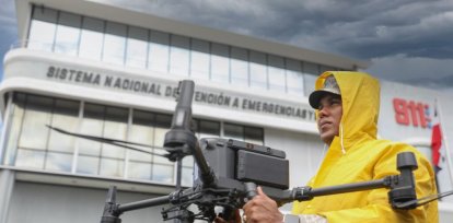 Colaborador del 911 operar dron como parte de plan de contingencia por posibles efectos de huracán Beryl. ,Colaborador del 911 operar dron como parte de plan de contingencia por posibles efectos de huracán Beryl.
