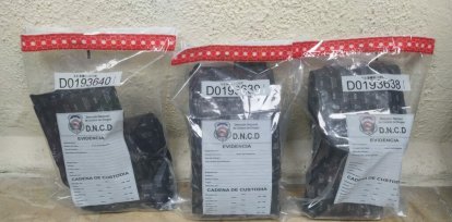 Narcotráfico internacional frustrado en Punta Cana: Pareja arrestada con láminas de cocaína,Narcotráfico internacional frustrado en Punta Cana: Pareja arrestada con láminas de cocaína