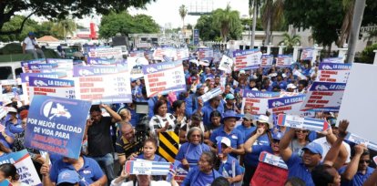 En fotos: ¡Con un gran contingente policial! Así fueron recibidos decenas de profesores  de la ADP ,En fotos: ¡Con un gran contingente policial! Así fueron recibidos decenas de profesores  de la ADP