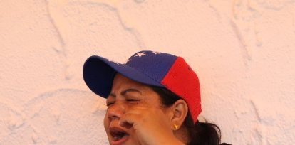 Decena de venezolanos protestan frente a la embajada de su pais en la República Dominicana/foto José de León,Decena de venezolanos protestan frente a la embajada de su pais en la República Dominicana/foto José de León