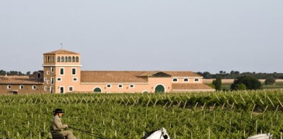 Los Aljibes se encuentra situada en la Finca los Aljibes, en Chinchilla de Montearagón (Albacete),Los Aljibes se encuentra situada en la Finca los Aljibes, en Chinchilla de Montearagón (Albacete)