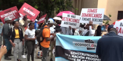 Movimiento Reconocido protestan frente a Palacio Nacional: «Si no soy dominicano, Abinader tampoco»,Movimiento Reconocido protestan frente a Palacio Nacional: «Si no soy dominicano, Abinader tampoco»