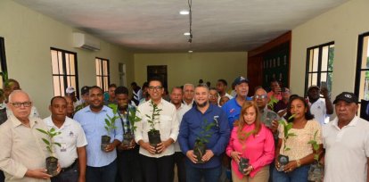 Donan 50 mil plántulas de café en Sierrra de Neyba,Donan 50 mil plántulas de café en Sierrra de Neyba