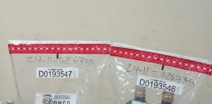 Llevaba botellas que simulaban ser de ron, pero era cocaína líquida,Llevaba botellas que simulaban ser de ron, pero era cocaína líquida