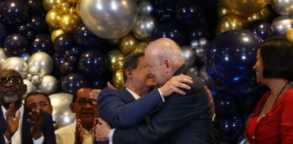Cientos de simpatizantes hacen filas para felicitar personalmente a Leonel Fernández,Cientos de simpatizantes hacen filas para felicitar personalmente a Leonel Fernández