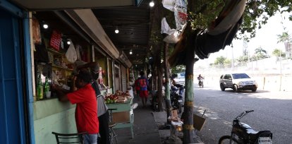 Continuación en el 2025 de los trabajos de Construcción del paso a desnivel la 27 de Febrero con Isabel Aguiar(pintura)/foto José de León,Continuación en el 2025 de los trabajos de Construcción del paso a desnivel la 27 de Febrero con Isabel Aguiar(pintura)/foto José de León