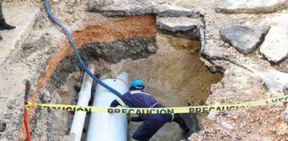 Avería afecta línea de distribución de agua potable en Santo Domingo Norte,Avería afecta línea de distribución de agua potable en Santo Domingo Norte
