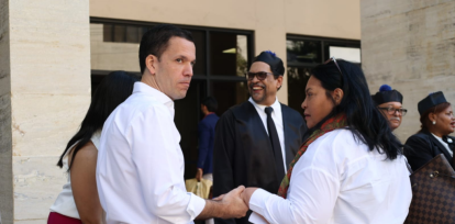 Operación Camaleón: Hugo Beras va tranquilo y sonriente a cumplir con la presentación periódica