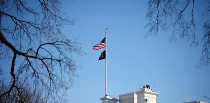 Vista de la bandera estadounidense izada en la Casa Blanca por orden del presidente Donald Trump, en una fotografía de archivo. EFE/Andrew Harnik/Pool,Vista de la bandera estadounidense izada en la Casa Blanca por orden del presidente Donald Trump, en una fotografía de archivo. EFE/Andrew Harnik/Pool