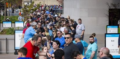 Personas esperan para entrar al Museo de Historial Espacial del Smithsonian, el 31 de marzo de 2025. EFE/Jim Lo Scalzo,Personas esperan para entrar al Museo de Historial Espacial del Smithsonian, el 31 de marzo de 2025. EFE/Jim Lo Scalzo