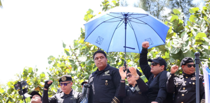 Al centro Ángelo Vásquez, representante de la Antigua Orden Dominicana. Foto/Alexis Monegro,Al centro Ángelo Vásquez, representante de la Antigua Orden Dominicana. Foto/Alexis Monegro