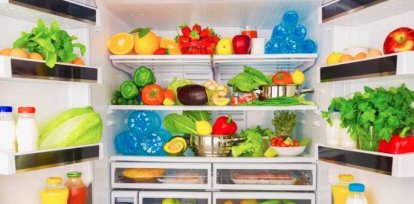 Nevera con alimentos en el refrigerador. ,Nevera con alimentos en el refrigerador.
