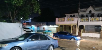 Video: el caos se apodera de Santiago tras inundaciones por fuertes lluvias,Video: el caos se apodera de Santiago tras inundaciones por fuertes lluvias