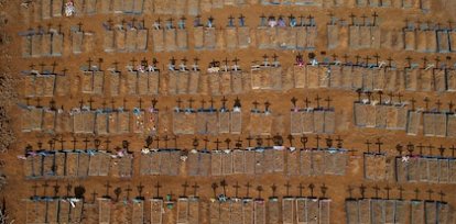 Un cementerio de emergencia para enterrar a las víctimas de coronavirus en Manaos, Brasil (15 de junio),Un cementerio de emergencia para enterrar a las víctimas de coronavirus en Manaos, Brasil (15 de junio)