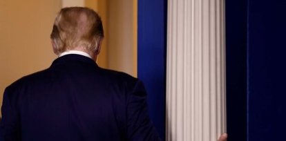 Donald Trump, después de hablar en la sala de prensa de la Casa Blanca sobre las demoras en el resultado de las elecciones en las que denunció fraude. (5 de noviembre),Donald Trump, después de hablar en la sala de prensa de la Casa Blanca sobre las demoras en el resultado de las elecciones en las que denunció fraude. (5 de noviembre)
