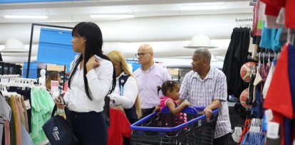 Ciudadanos en tienda