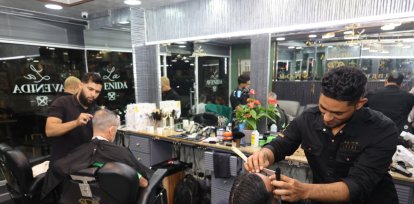 Peluqueros trabajando