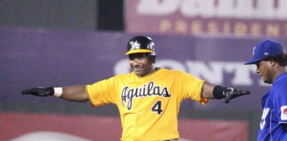 Miguel Tejada fue un ícono con las Aguilas del Cibao en sus coronas.