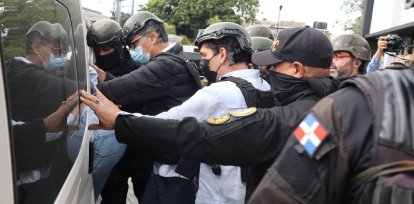 Santiago Hazim y otros imputados llegaron fuertemente custodiados a la corte.