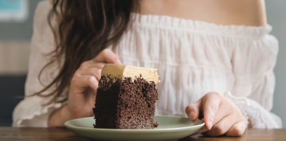 La torta de chocolate nació de los primeros usos del cacao en la repostería y evolucionó desde recetas rudimentarias hasta convertirse en un clásico universal.