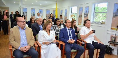 En la gráfica, parte de los funcionarios oficiales consulares, el director del INDEX, Richard Montilla, el canciller de UNICARIBE, doctor José Alejandro Aybar M., adjunto a Geanilda Vásquez y Gilberto Minaya..(Foto cortesía del Fotoreportero Ramón Morillo)