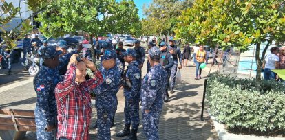 Contingente policial durante la protesta