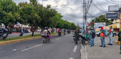 Dos pasajeros heridos por choque múltiple de motoristas en San Gerónimo
